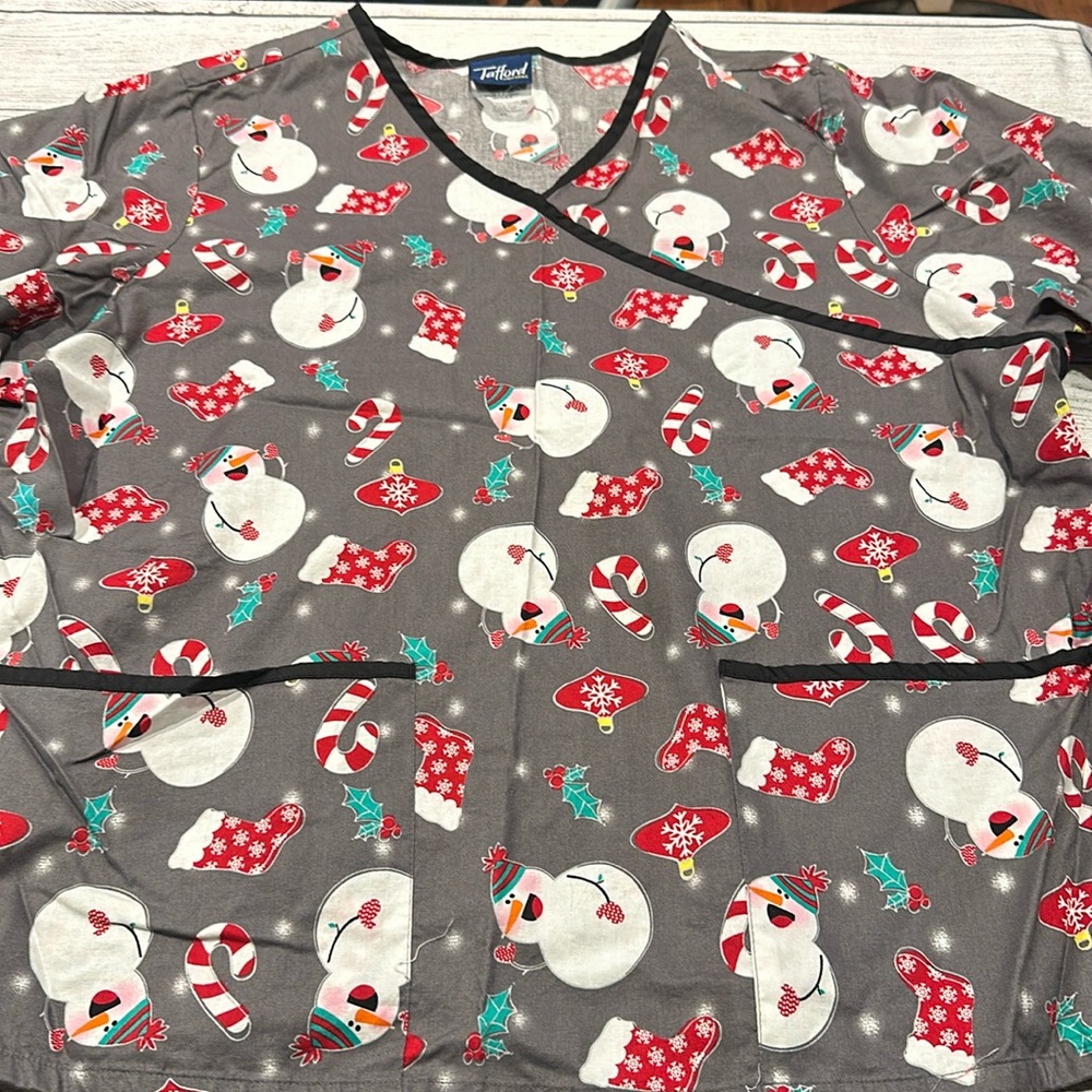 Women’s nurses snowman winter print scrub top size 3x